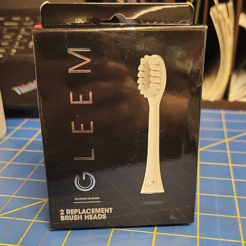 Gleem 2 Replacement Brush Heads New in Box